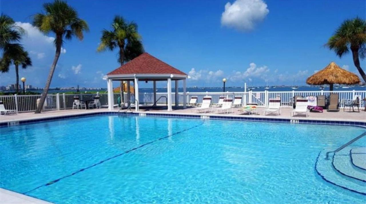 Two Bedroom Two Bath Family Condo - Sleeps Four - Unit B - Private Beach St. Petersburg Exterior photo