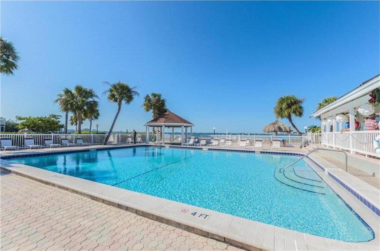 Two Bedroom Two Bath Family Condo - Sleeps Four - Unit B - Private Beach St. Petersburg Exterior photo